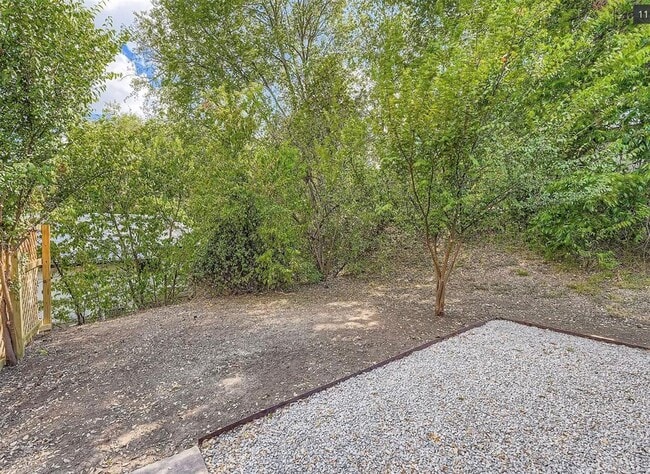 Building Photo - 1305 Hollow Creek Dr