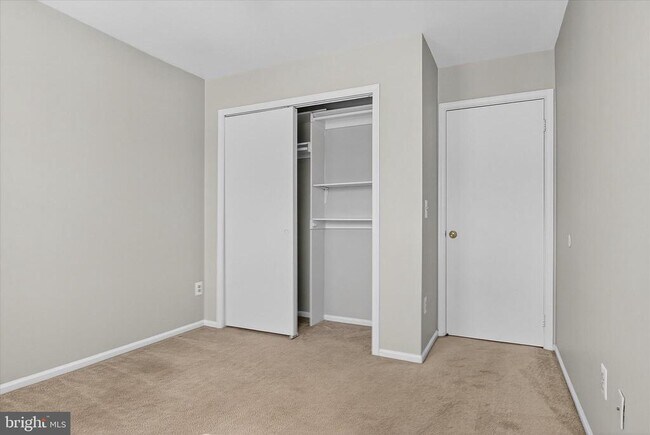 Building Photo - 18 Dudley Ct