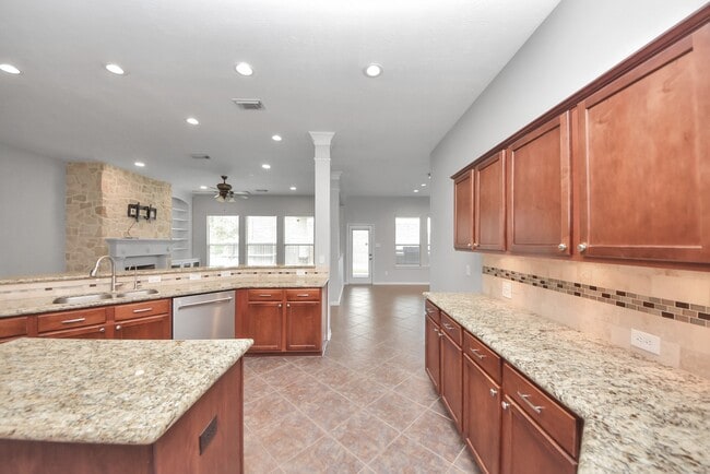 Building Photo - 18403 Sierra Falls Ct