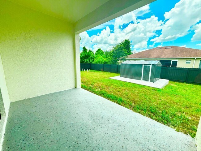 Building Photo - 4400/4402 Golfview Blvd