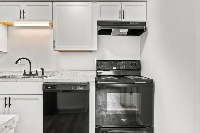 Building Photo - 3140 W Greenwood St