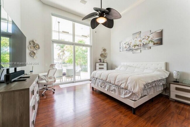 Building Photo - 2708 Meadowood Dr