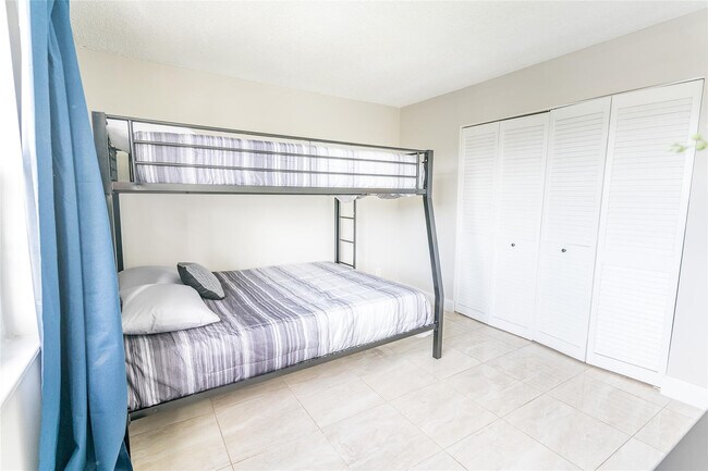 Building Photo - 401 Golden Isles Dr