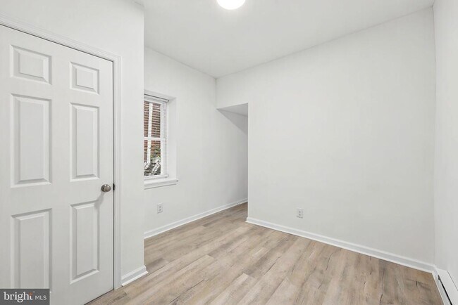 Building Photo - 2821 N Stillman St