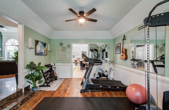 Building Photo - 11311 Chevy Chase Dr