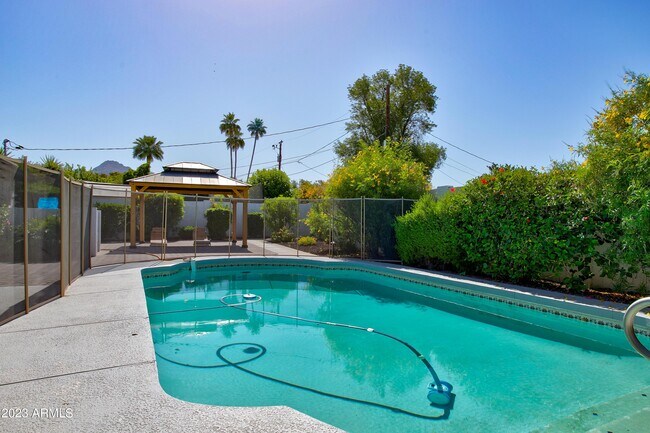 Building Photo - 1201 E Northview Ave