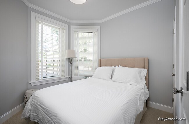 Building Photo - 1724 21st St NW