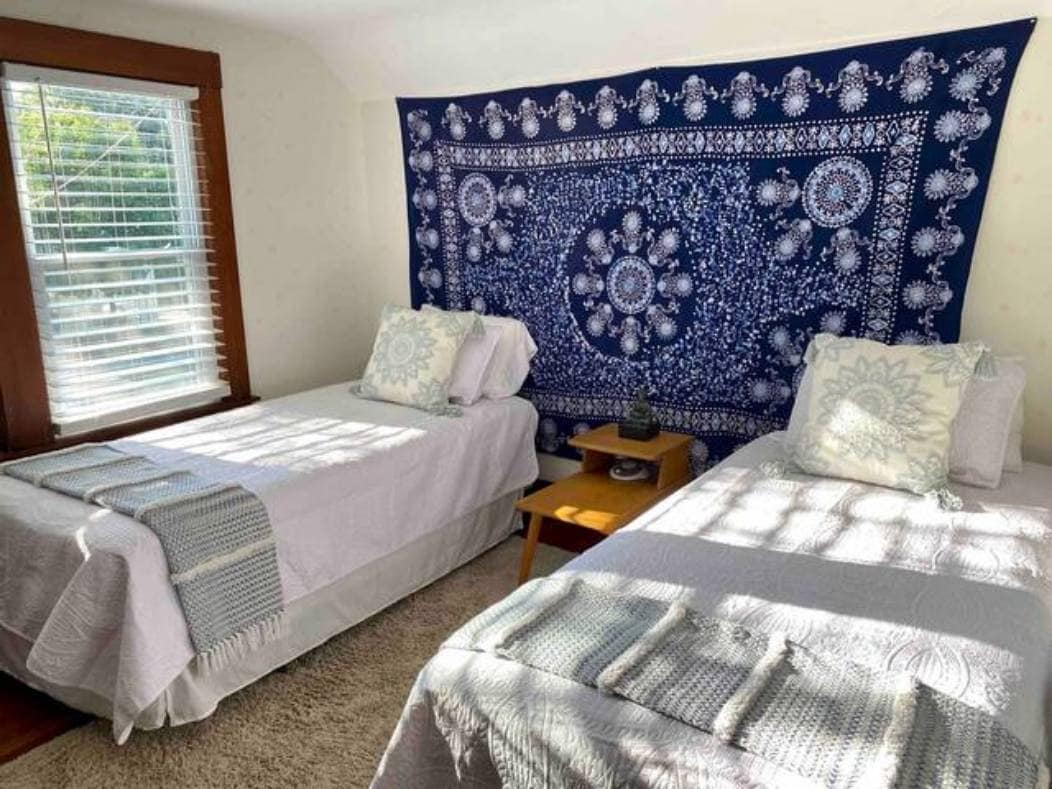 Building Photo - 319 Bridge St