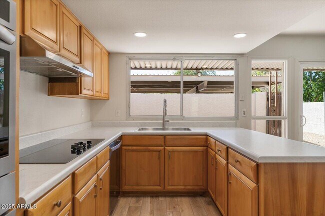 Building Photo - 7803 E Vernon Ave