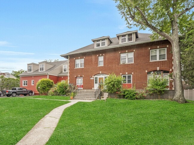 Building Photo - 12 Lincoln Pl