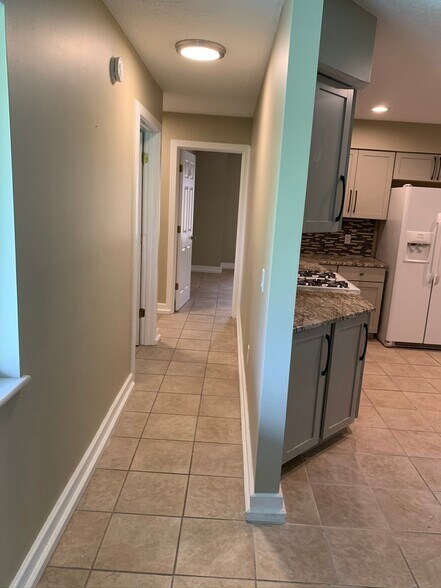 Building Photo - 2338 Briarwood Pl