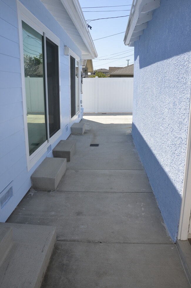 Building Photo - 3605 W 181st St