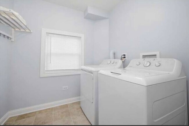 Building Photo - 4316 W 31st St