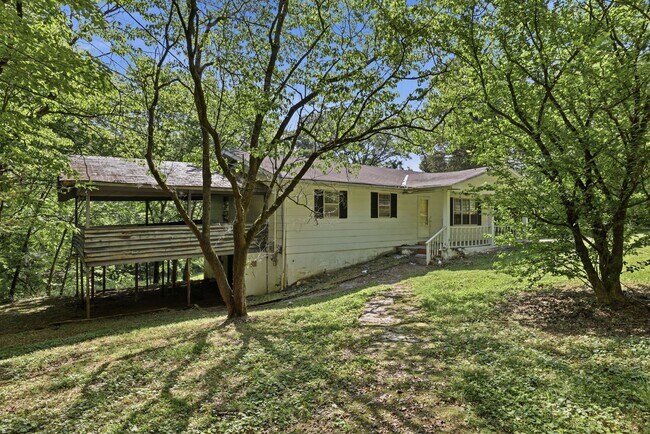 Building Photo - In the Heart of Hixson! 3 beds, 2 baths, Recent Updates!