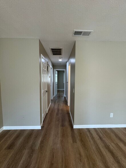 Hallway - 1117 Oxford Dr