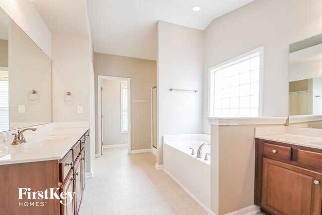 Building Photo - 1020 Bridlemine Dr