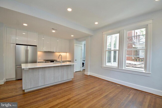 Building Photo - 1724 2nd St NW