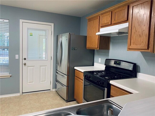 Building Photo - 400 Celery Loop