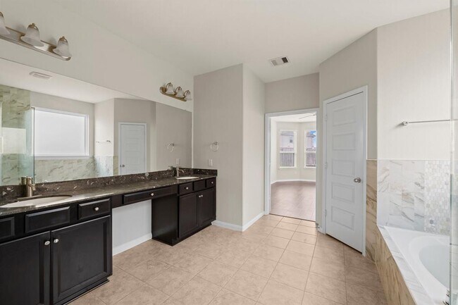 Building Photo - 18115 Fernwood Bend Dr