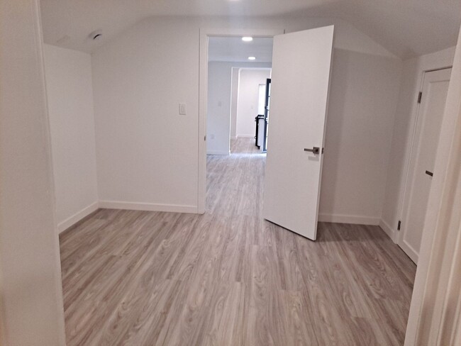 Building Photo - 401-405 Westbourne St