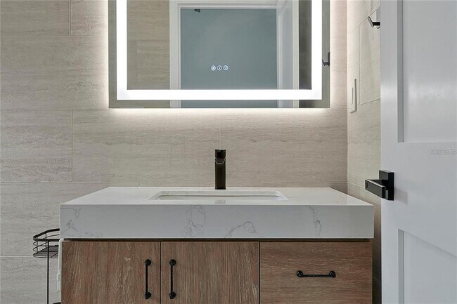 Building Photo - 7705 Apple Tree Cir