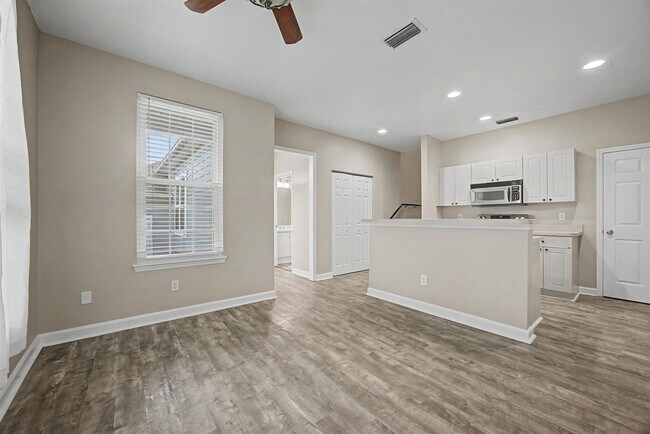 Building Photo - 3977 Four Oaks Blvd