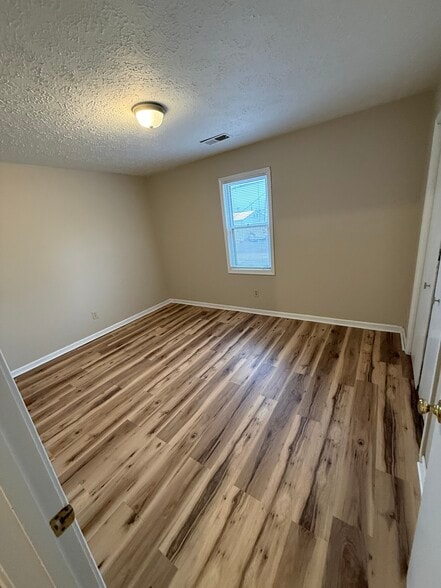 Building Photo - 719 Main St