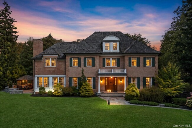 Primary Photo - 2 Heathcote Dr