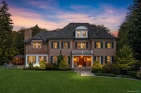 Building Photo - 2 Heathcote Dr