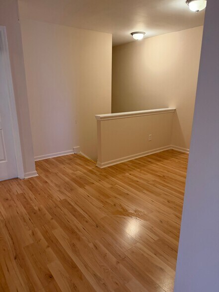 Building Photo - 623 Oakfield Tr