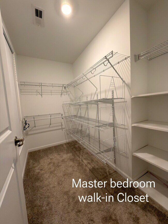 Building Photo - 522 Wolverine Dr