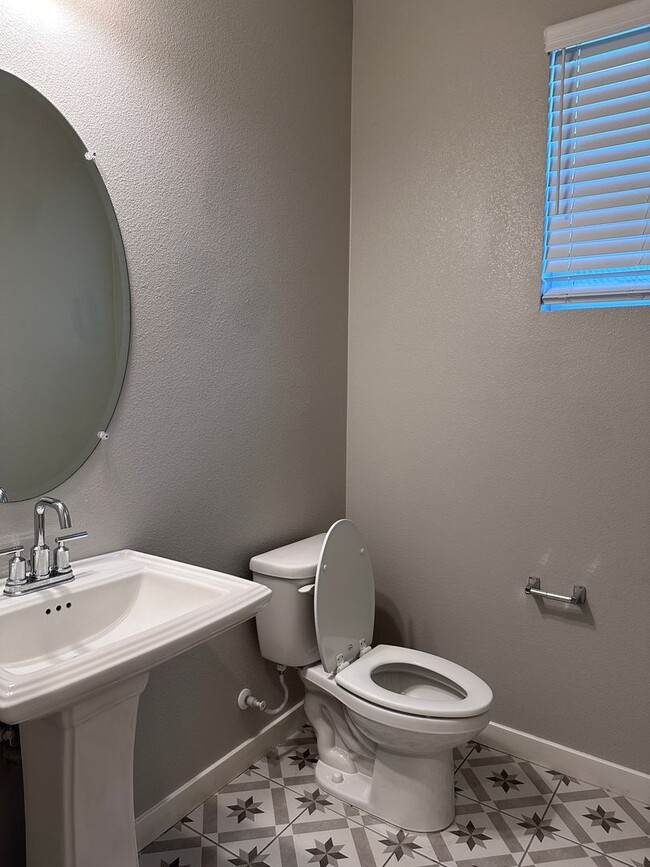 Building Photo - The Cove - Natomas 2 Story 3 bed 3 full baths