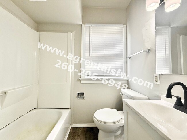 Building Photo - 3 Bedroom House