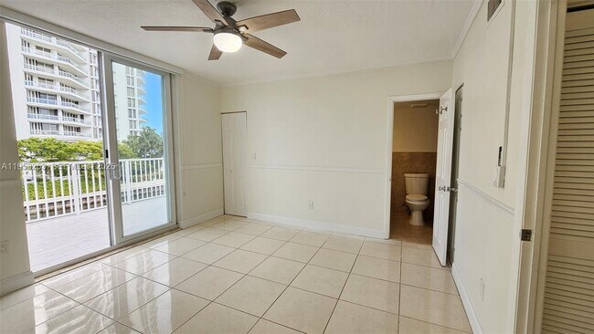 Building Photo - 3745 NE 171 St