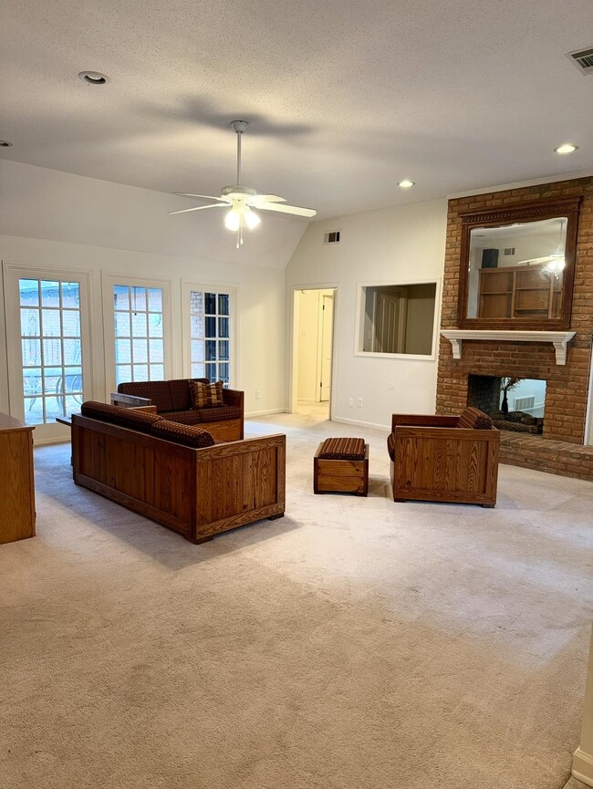 Building Photo - 6700 Kirby Oaks Cove N