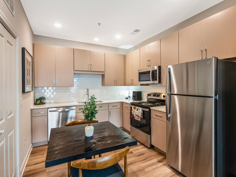 Primary Photo - Legacy at the Park Apartments