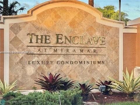 Primary Photo - 2061 Renaissance Blvd