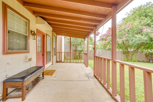 Building Photo - Great Large 4 Bedroom, 2.5 Bath Home Ready for New Tenants- Crowley ISD- 76123