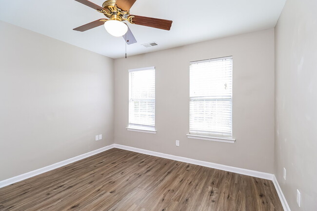 Building Photo - 13138 Planters Row Dr