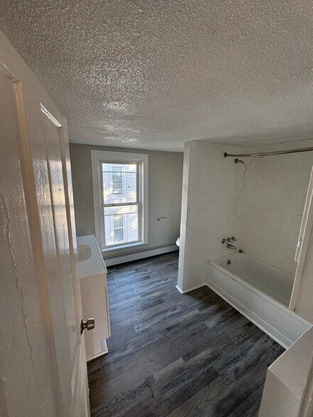 Building Photo - 315 W Broadway