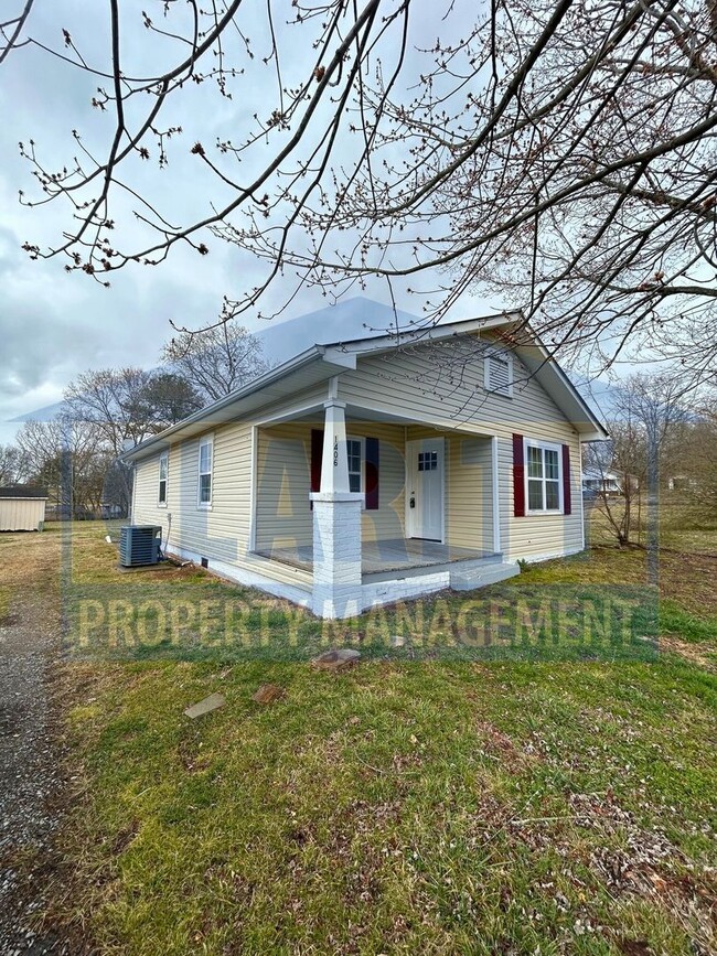 Building Photo - Super cute and cozy 2 bedroom home!