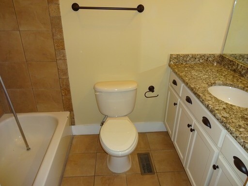 Building Photo - Townhome For Rent in Tuscaloosa!! Availabl...