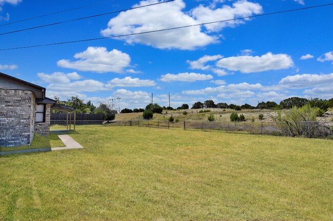 Building Photo - 402 William Tell Dr