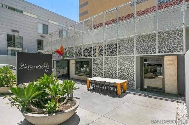 Building Photo - 425 W Beech St