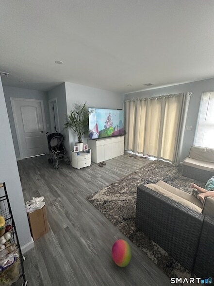 Building Photo - 180 Pleasantview Ave