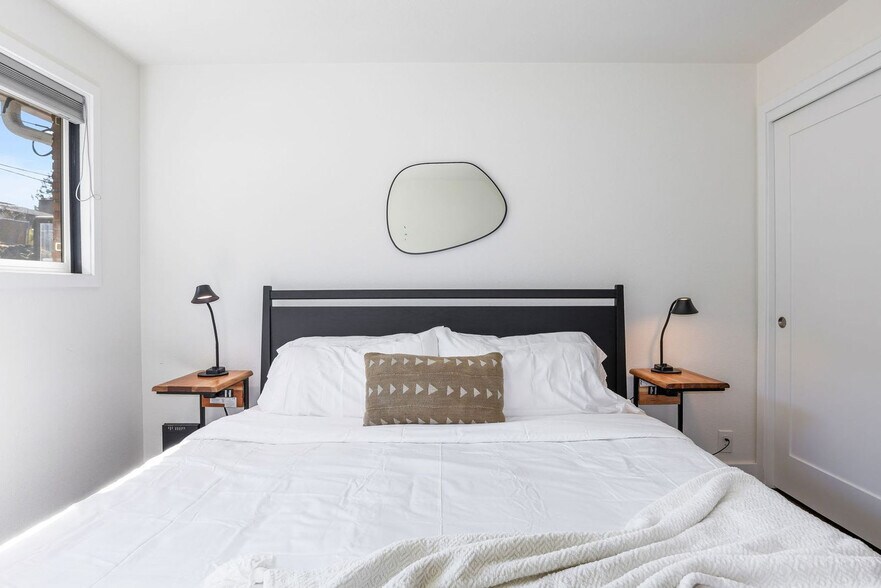 Building Photo - 9024 40th Ave SW