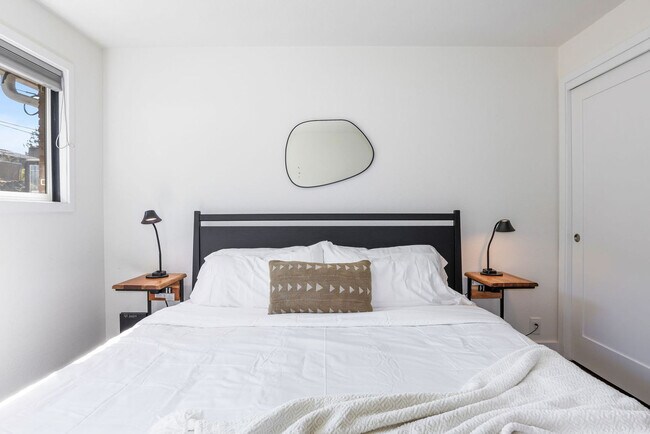 Building Photo - 9024 40th Ave SW