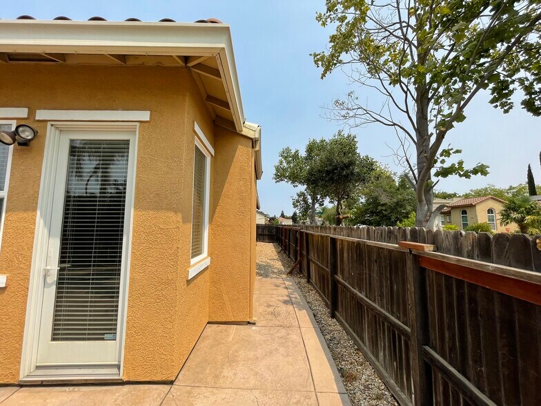 Building Photo - 7300 Elvora Way