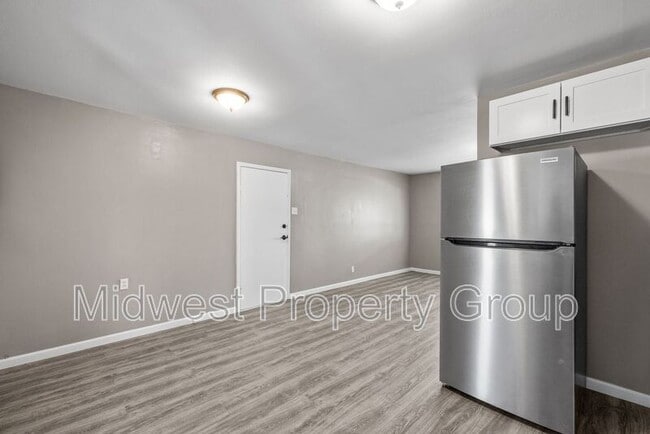 Building Photo - 1421 Vero Dr