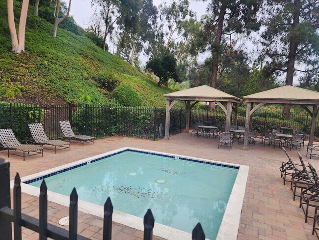 Building Photo - Gorgeous 5 Bedroom in Carmel Mtn Ranch in Gated Community